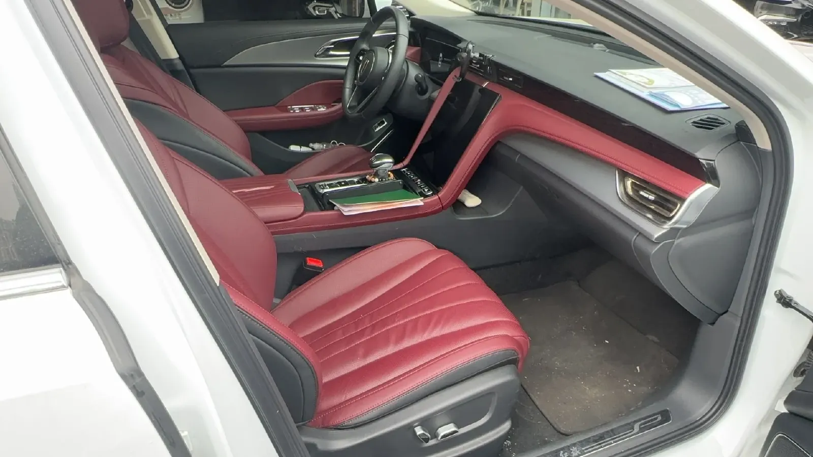 2023 HongQi H5 2.0T 224HP L4 8AT,autocango,china used car exporter,china ev exporter,chinese used car exporter,chinese used ev exporter