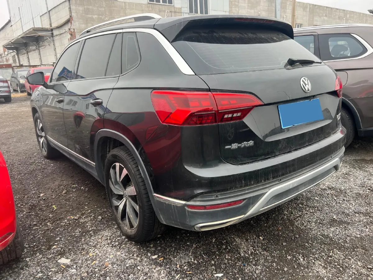 2019 Jeep Cherokee 2.0T 234HP L4 9AT,autocango,china used car exporter,china ev exporter,chinese used car exporter,chinese used ev exporter