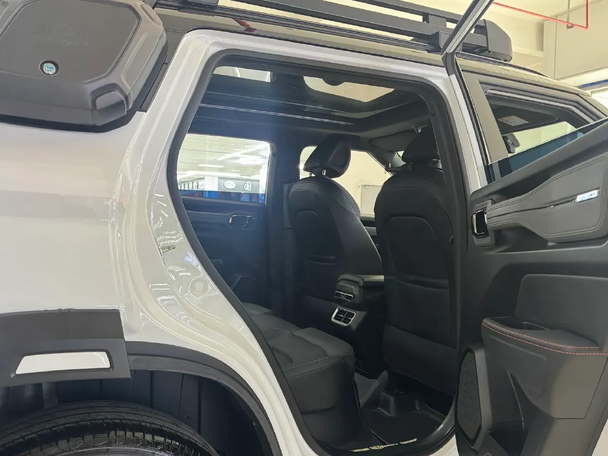 2025 Geely Cowboy 1.5T 181HP L4 7DCT,autocango,china used car exporter,china ev exporter,chinese used car exporter,chinese used ev exporter