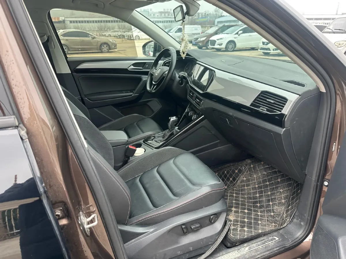 2019 Jeep Cherokee 2.0T 234HP L4 9AT,autocango,china used car exporter,china ev exporter,chinese used car exporter,chinese used ev exporter