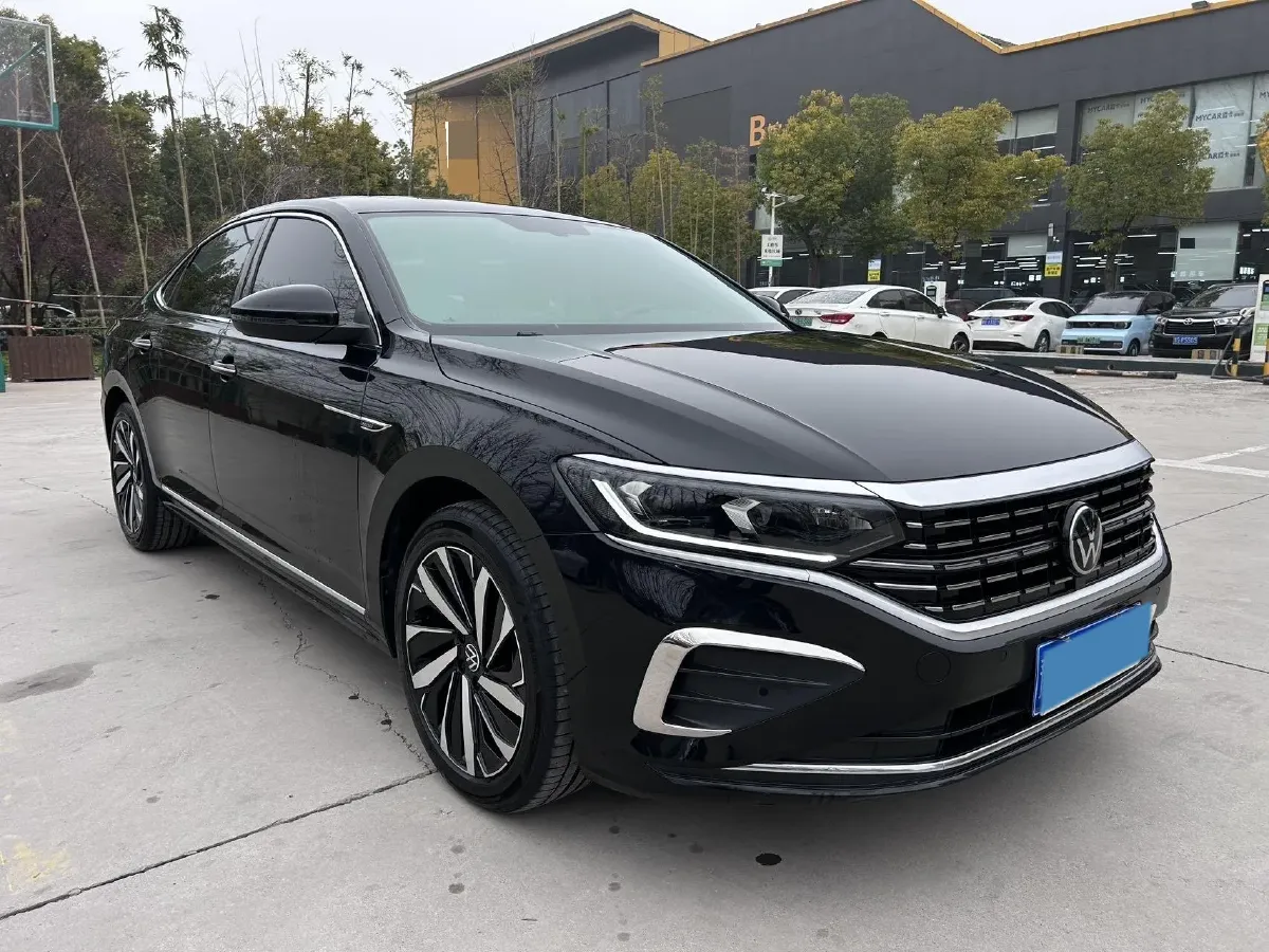 2024 Volkswagen Passat 2.0T 220HP L4 7DCT,autocango,china used car exporter,china ev exporter,chinese used car exporter,chinese used ev exporter