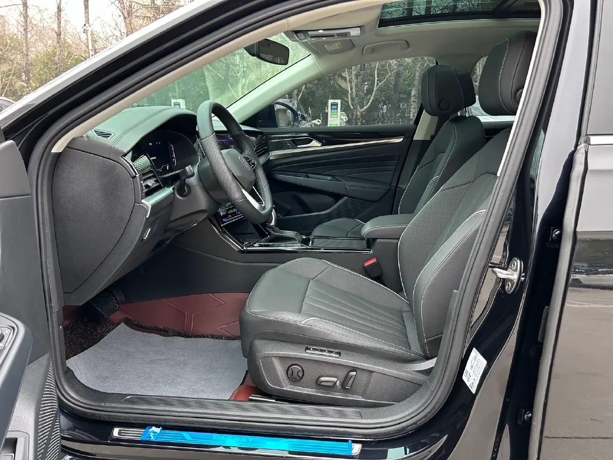 2024 Volkswagen Passat 2.0T 220HP L4 7DCT,autocango,china used car exporter,china ev exporter,chinese used car exporter,chinese used ev exporter