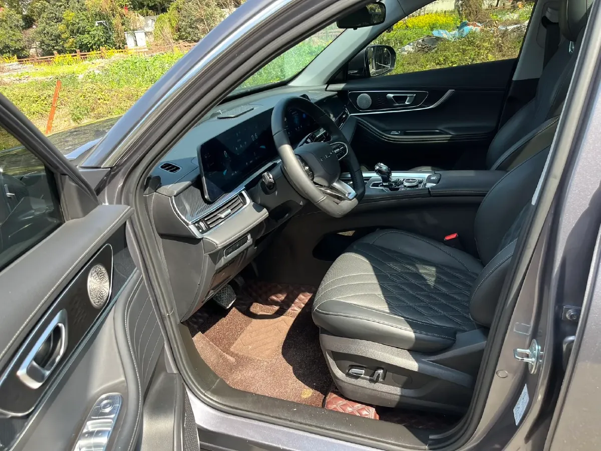 2023 Chery Tiggo 7 Plus 1.6T 197HP L4 7DCT,autocango,china used car exporter,china ev exporter,chinese used car exporter,chinese used ev exporter