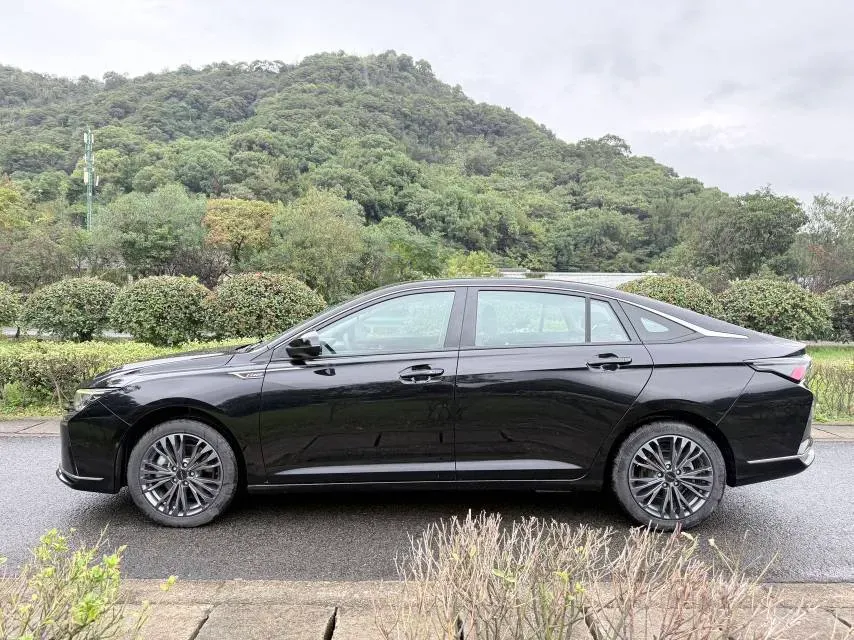 2021 DongFeng Aeolus YiXuan MAX 1.5T 190HP L4 7DCT,autocango,china used car exporter,china ev exporter,chinese used car exporter,chinese used ev exporter