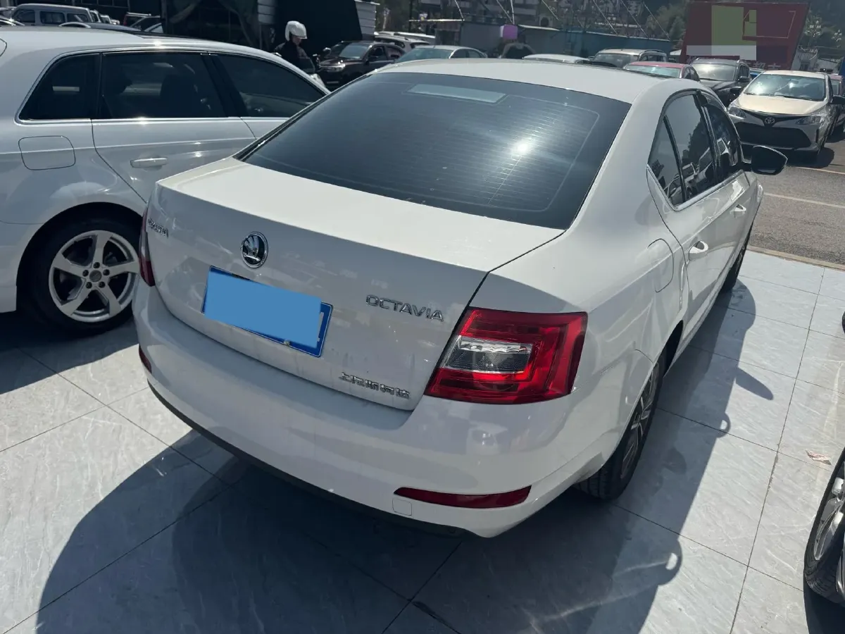 2017 Skoda Octavia 1.6L 110HP L4 5MT,autocango,china used car exporter,china ev exporter,chinese used car exporter,chinese used ev exporter