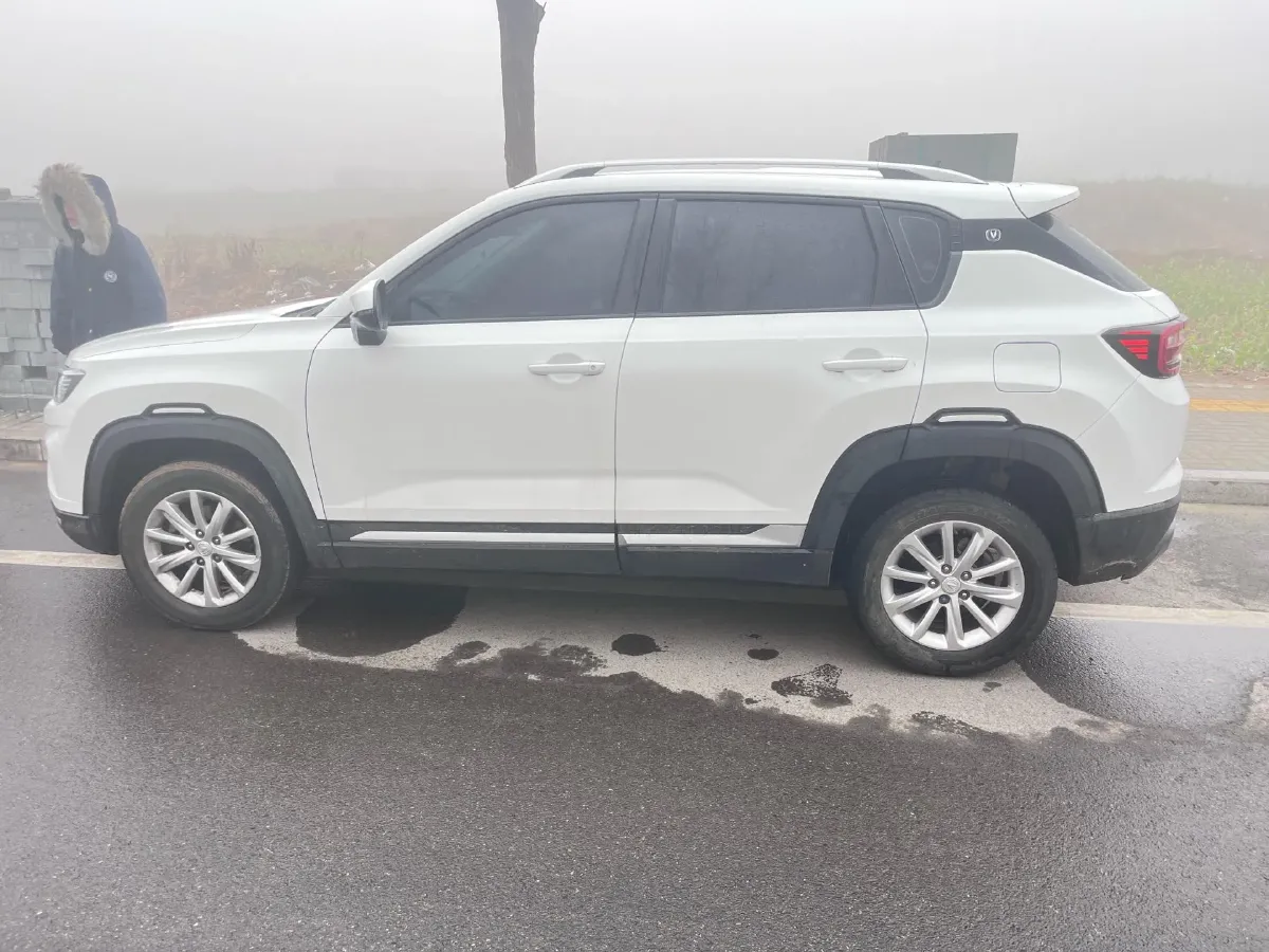 2021 ChangAn CS35 Plus 1.6L 128HP L4 5MT,autocango,china used car exporter,china ev exporter,chinese used car exporter,chinese used ev exporter