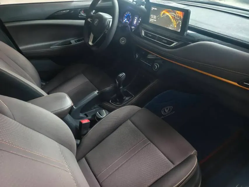 2019 ChangAn Eado DT 1.6L 125HP L4 5MT,autocango,china used car exporter,china ev exporter,chinese used car exporter,chinese used ev exporter