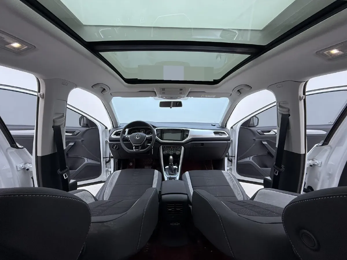 2021 Volkswagen T-Roc 1.4T 150HP L4 7DCT,autocango,china used car exporter,china ev exporter,chinese used car exporter,chinese used ev exporter