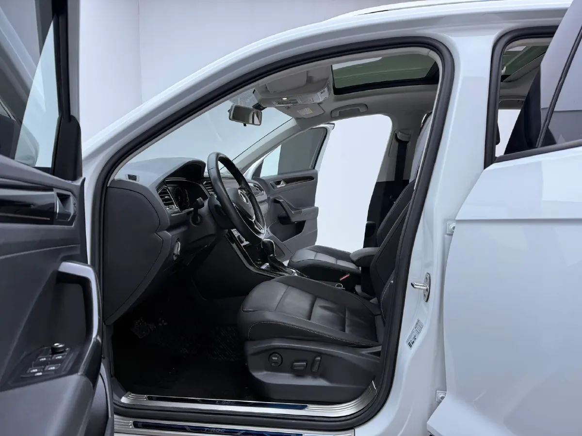 2021 Volkswagen T-Roc 1.4T 150HP L4 7DCT,autocango,china used car exporter,china ev exporter,chinese used car exporter,chinese used ev exporter