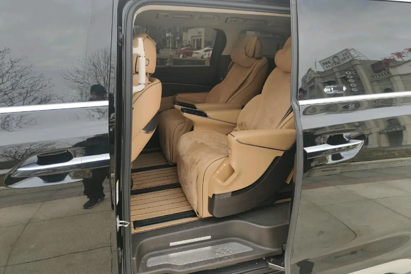 2024 Denza D9 1.5T 139HP L4 E-CVT PHEV 40KWH,autocango,china used car exporter,china ev exporter,chinese used car exporter,chinese used ev exporter