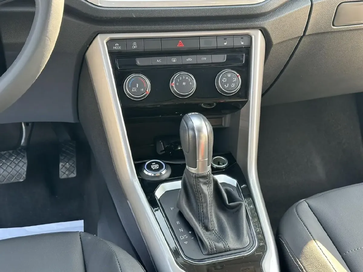 2021 Volkswagen T-Roc 1.4T 150HP L4 7DCT,autocango,china used car exporter,china ev exporter,chinese used car exporter,chinese used ev exporter