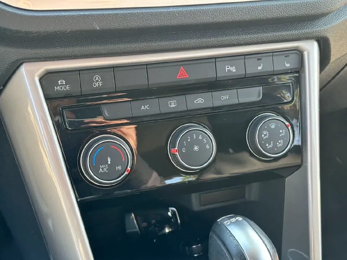 2021 Volkswagen T-Roc 1.4T 150HP L4 7DCT,autocango,china used car exporter,china ev exporter,chinese used car exporter,chinese used ev exporter