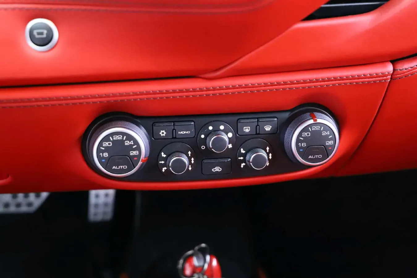 2015 Ferrari 488 3.9T 670HP V8 7DCT,autocango,china used car exporter,china ev exporter,chinese used car exporter,chinese used ev exporter