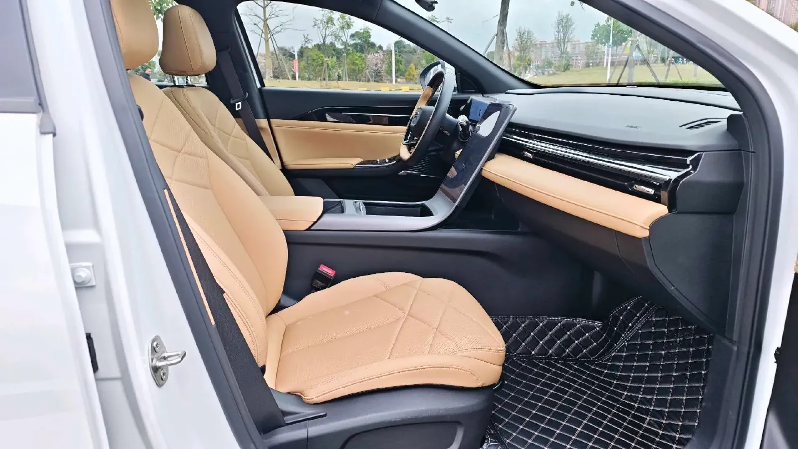 2023 Geely Galaxy L6 1.5T 163HP L4 3DHT PHEV,autocango,china used car exporter,china ev exporter,chinese used car exporter,chinese used ev exporter