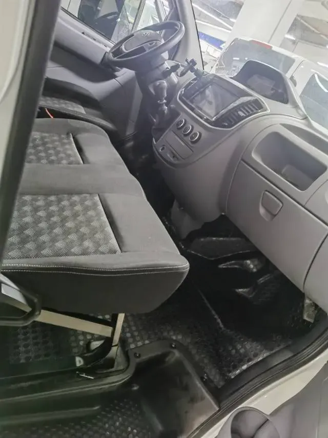 2023 MAXUS XinTu V80 2.0T 127HP L4 6MT,autocango,china used car exporter,china ev exporter,chinese used car exporter,chinese used ev exporter