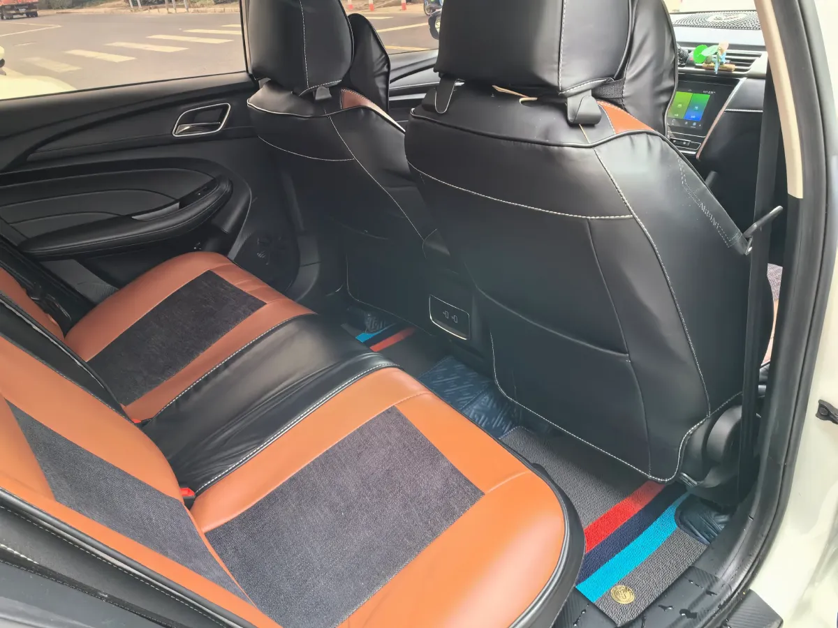 2019 Roewe i5 1.5L 120HP L4 5MT,autocango,china used car exporter,china ev exporter,chinese used car exporter,chinese used ev exporter