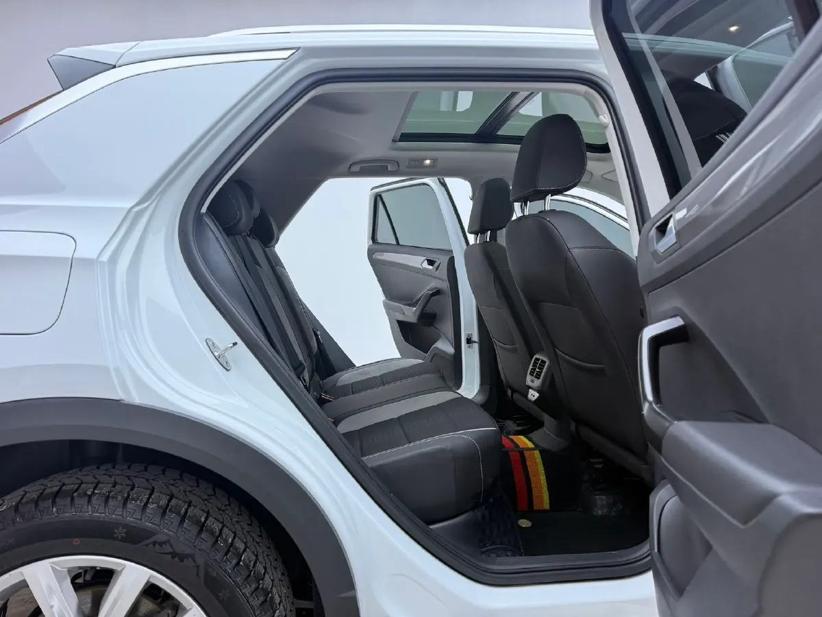 2021 Volkswagen T-Roc 1.4T 150HP L4 7DCT,autocango,china used car exporter,china ev exporter,chinese used car exporter,chinese used ev exporter