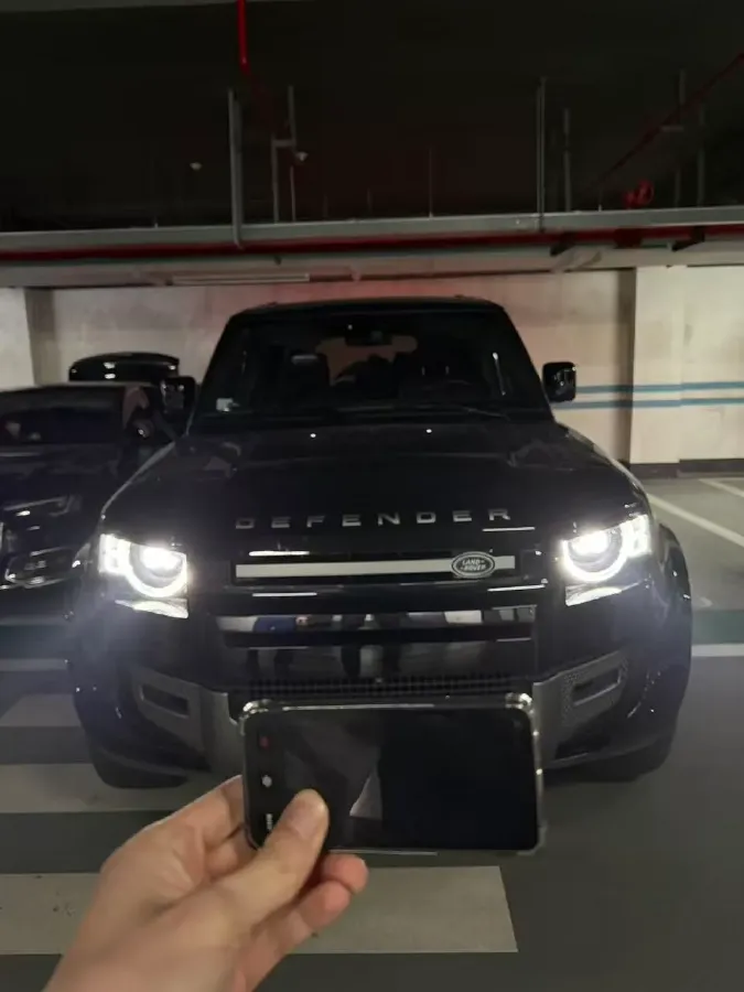 2025 Land Rover Defender 3.0T 400HP L6 8AT,autocango,china used car exporter,china ev exporter,chinese used car exporter,chinese used ev exporter