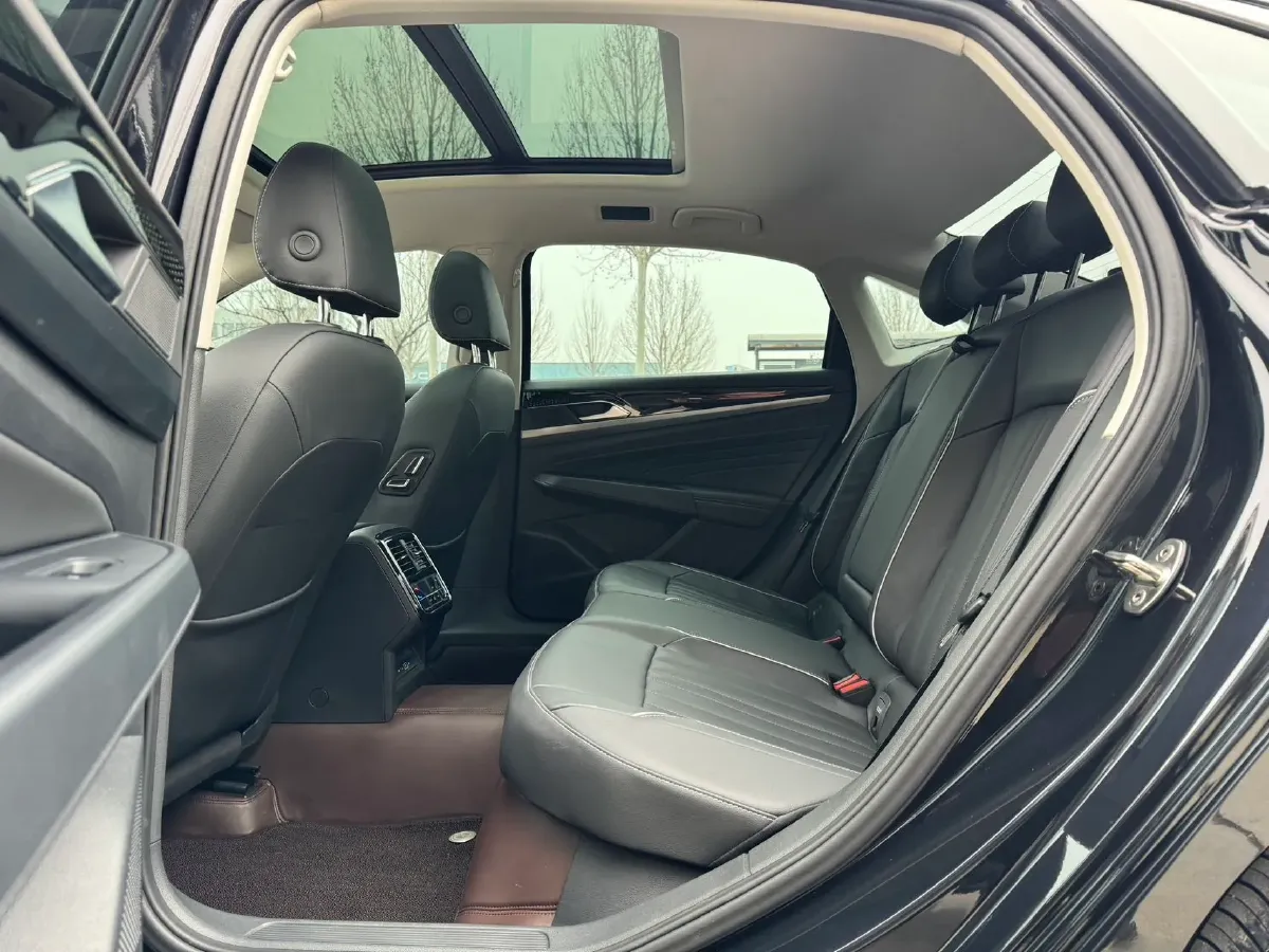 2023 Volkswagen Passat 2.0T 186HP L4 7DCT,autocango,china used car exporter,china ev exporter,chinese used car exporter,chinese used ev exporter