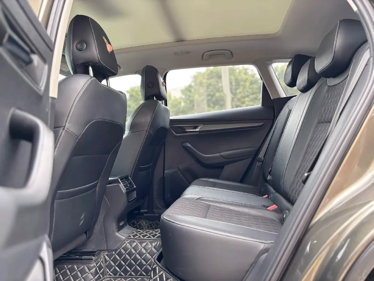 2020 Skoda Karoq 1.4T 150HP L4 7DCT,autocango,china used car exporter,china ev exporter,chinese used car exporter,chinese used ev exporter