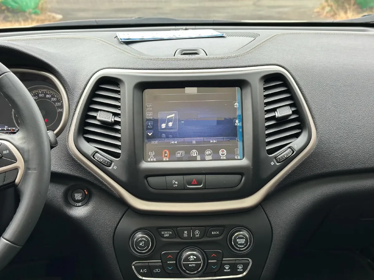 2017 Jeep Cherokee 2.0L 155HP L4 9AT,autocango,china used car exporter,china ev exporter,chinese used car exporter,chinese used ev exporter