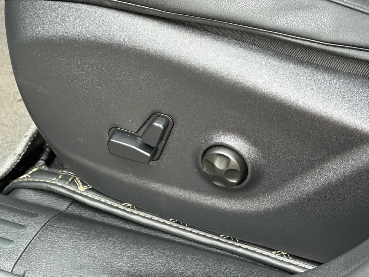 2017 Jeep Cherokee 2.0L 155HP L4 9AT,autocango,china used car exporter,china ev exporter,chinese used car exporter,chinese used ev exporter