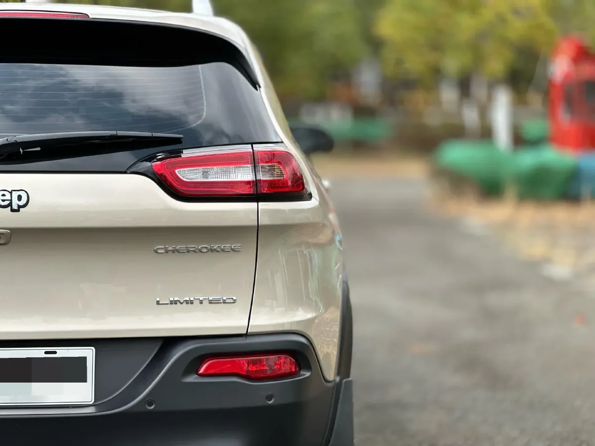 2017 Jeep Cherokee 2.0L 155HP L4 9AT,autocango,china used car exporter,china ev exporter,chinese used car exporter,chinese used ev exporter