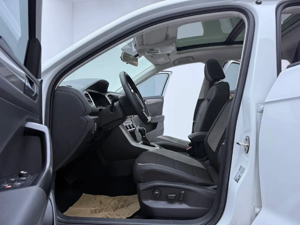 2021 Volkswagen T-Roc 1.4T 150HP L4 7DCT,autocango,china used car exporter,china ev exporter,chinese used car exporter,chinese used ev exporter