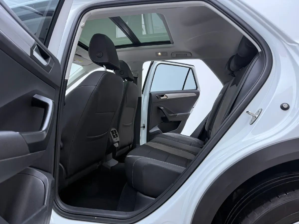 2021 Volkswagen T-Roc 1.4T 150HP L4 7DCT,autocango,china used car exporter,china ev exporter,chinese used car exporter,chinese used ev exporter