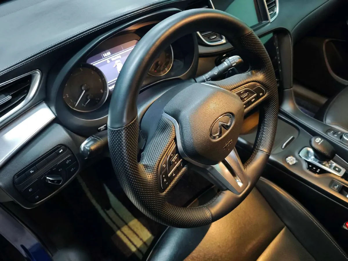 2018 Infiniti QX30 2.0T 211HP L4 7DCT,autocango,china used car exporter,china ev exporter,chinese used car exporter,chinese used ev exporter