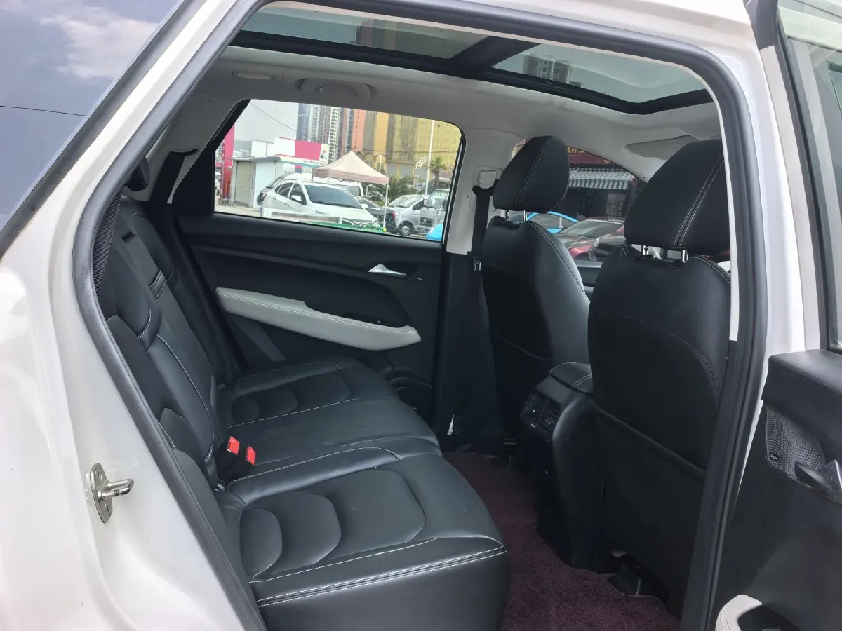 2018 BaoJun 530 1.5T 150HP L4 6MT,autocango,china used car exporter,china ev exporter,chinese used car exporter,chinese used ev exporter