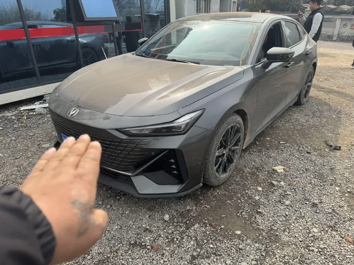 2022 ChangAn UNI-V 1.5T 188HP L4 7DCT,autocango,china used car exporter,china ev exporter,chinese used car exporter,chinese used ev exporter