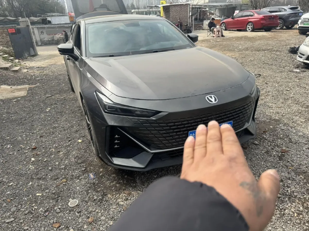 2022 ChangAn UNI-V 1.5T 188HP L4 7DCT,autocango,china used car exporter,china ev exporter,chinese used car exporter,chinese used ev exporter