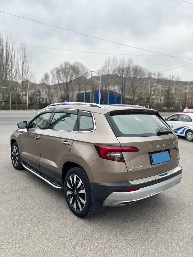 2021 Skoda Karoq 1.4T 150HP L4 7DCT,autocango,china used car exporter,china ev exporter,chinese used car exporter,chinese used ev exporter