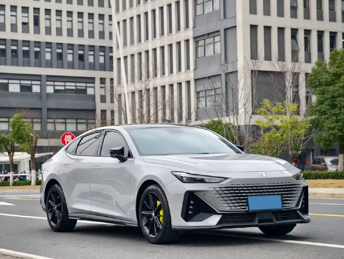 2023 ChangAn UNI-V 1.5T 188HP L4 7DCT,autocango,china used car exporter,china ev exporter,chinese used car exporter,chinese used ev exporter