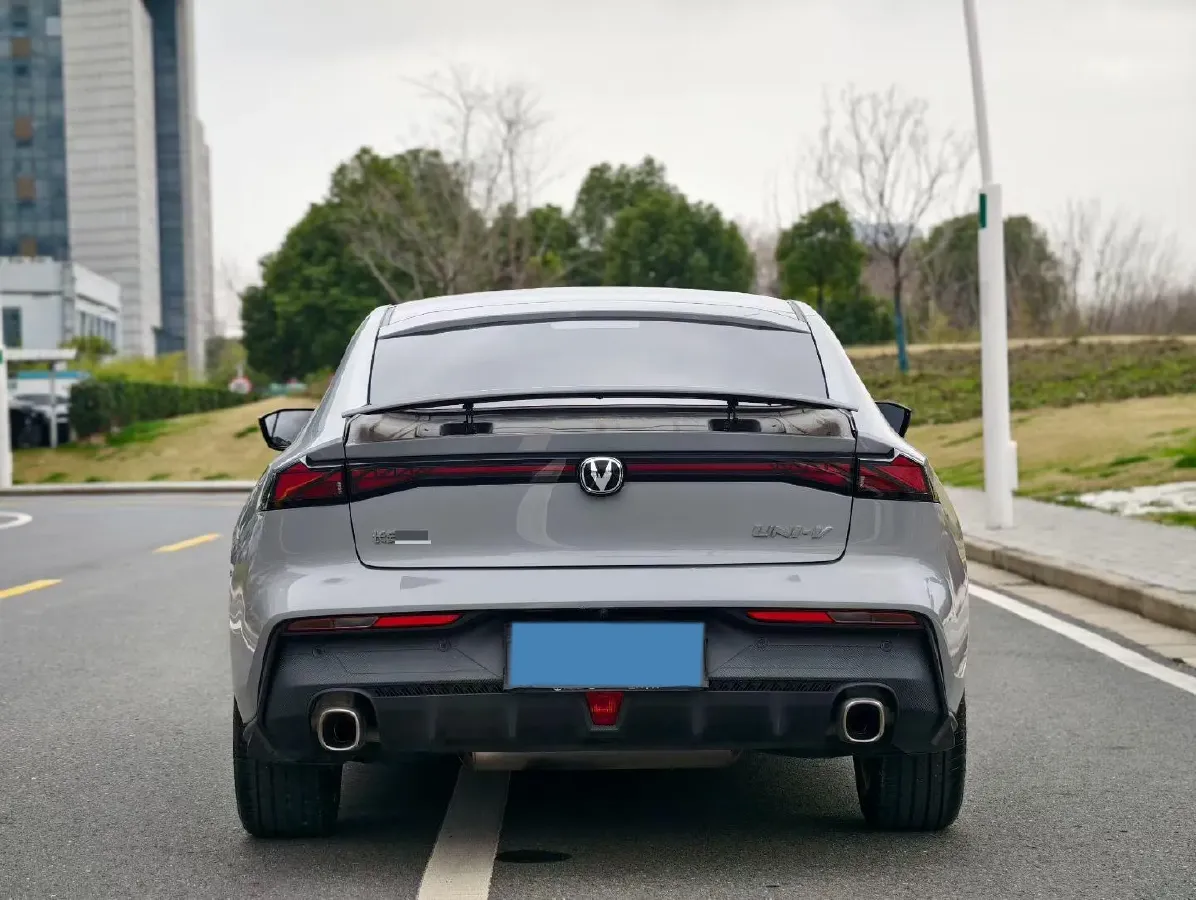 2023 ChangAn UNI-V 1.5T 188HP L4 7DCT,autocango,china used car exporter,china ev exporter,chinese used car exporter,chinese used ev exporter