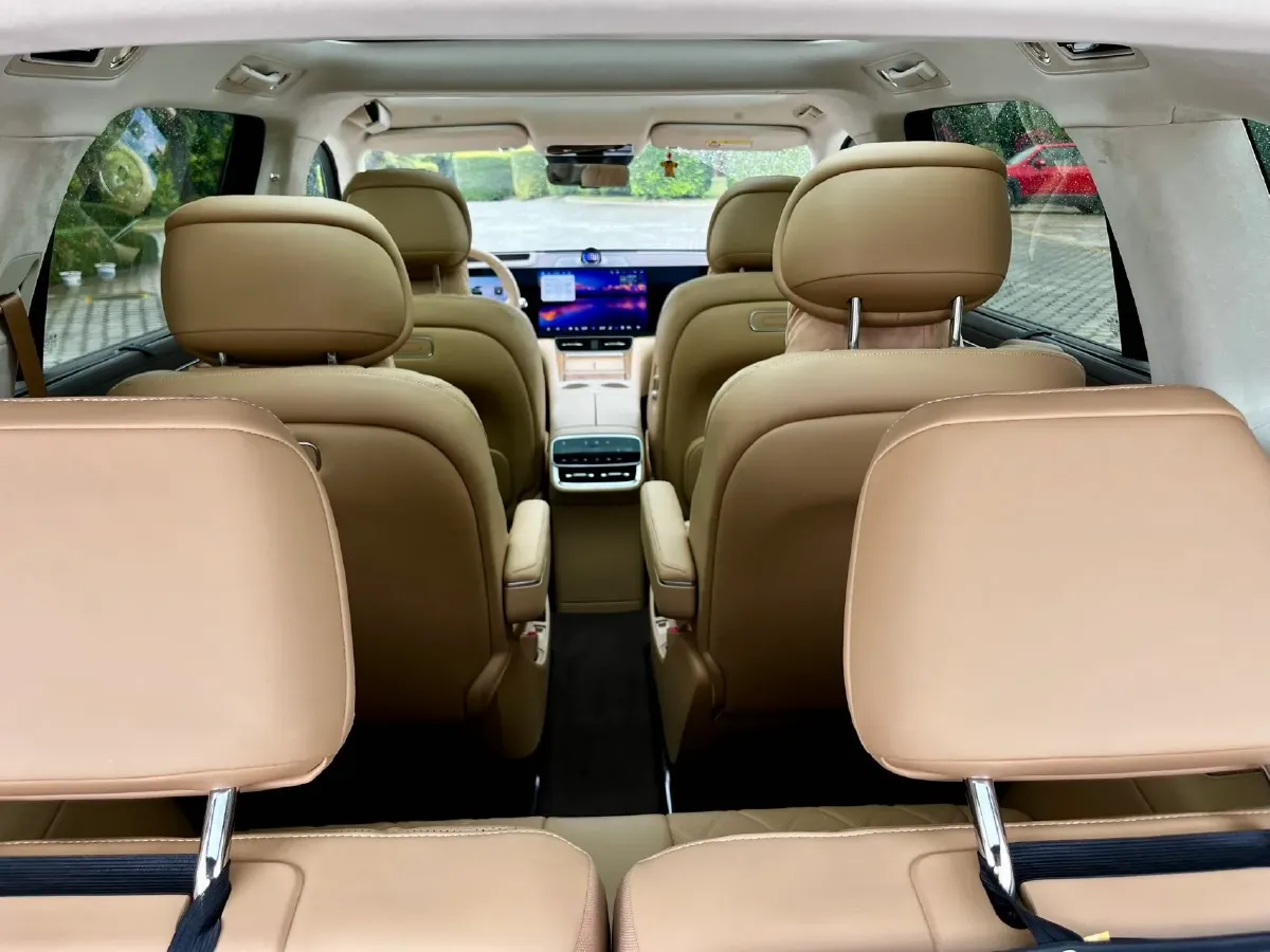 2025 AITO AITO M8 REEV 160HP REEV 53.4KWH,autocango,china used car exporter,china ev exporter,chinese used car exporter,chinese used ev exporter