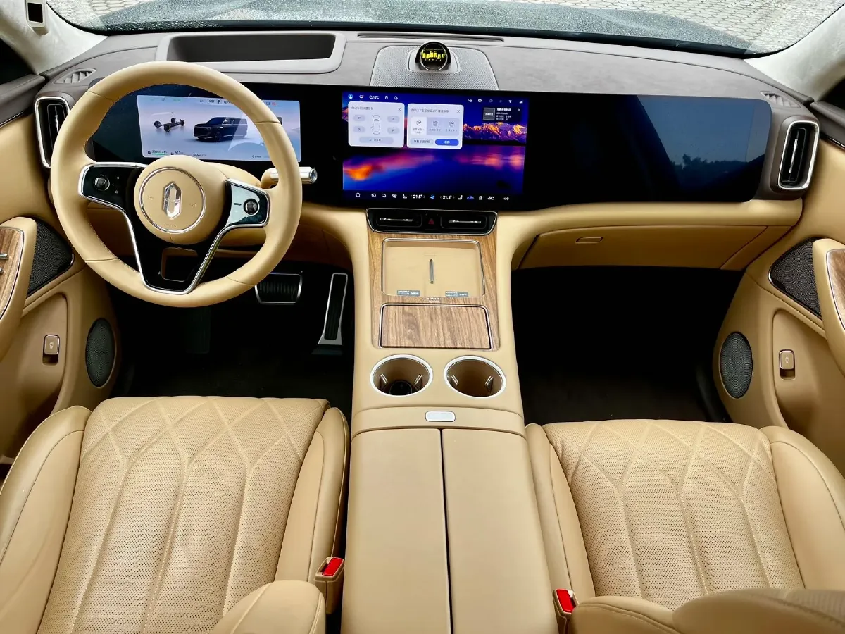 2025 AITO AITO M8 REEV 160HP REEV 53.4KWH,autocango,china used car exporter,china ev exporter,chinese used car exporter,chinese used ev exporter