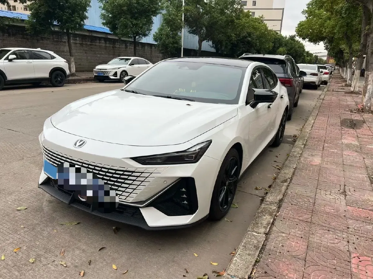 2024 ChangAn UNI-V 1.5T 188HP L4 7DCT,autocango,china used car exporter,china ev exporter,chinese used car exporter,chinese used ev exporter