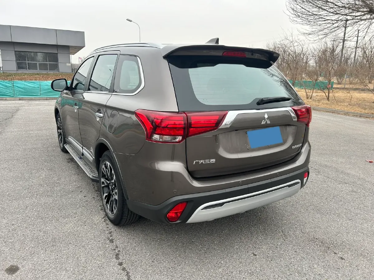 2019 Mitsubishi Outlander 2.4L 192HP L4 CVT,autocango,china used car exporter,china ev exporter,chinese used car exporter,chinese used ev exporter