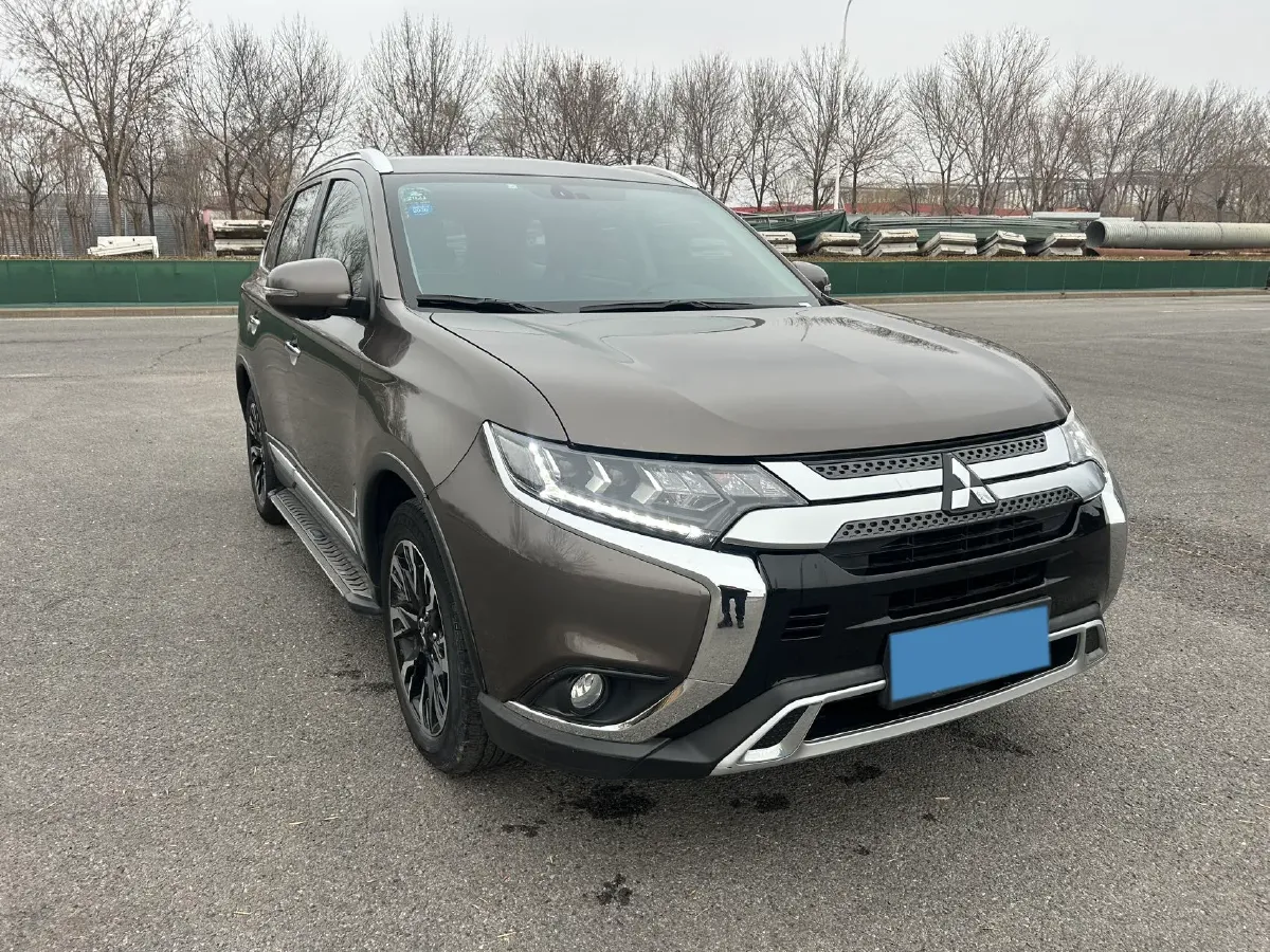 2019 Mitsubishi Outlander 2.4L 192HP L4 CVT,autocango,china used car exporter,china ev exporter,chinese used car exporter,chinese used ev exporter