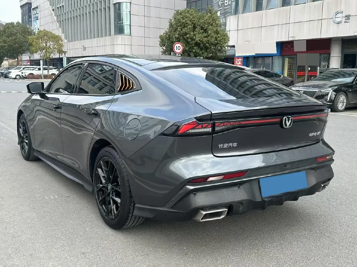 2024 ChangAn UNI-V 1.5T 188HP L4 7DCT,autocango,china used car exporter,china ev exporter,chinese used car exporter,chinese used ev exporter