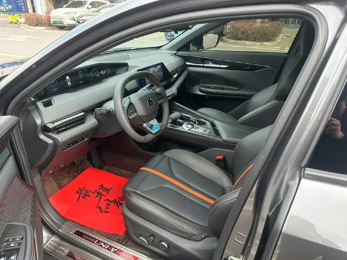 2024 ChangAn UNI-V 1.5T 188HP L4 7DCT,autocango,china used car exporter,china ev exporter,chinese used car exporter,chinese used ev exporter