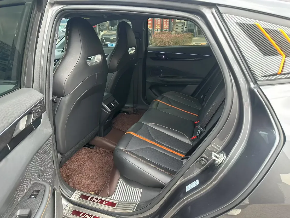 2024 ChangAn UNI-V 1.5T 188HP L4 7DCT,autocango,china used car exporter,china ev exporter,chinese used car exporter,chinese used ev exporter