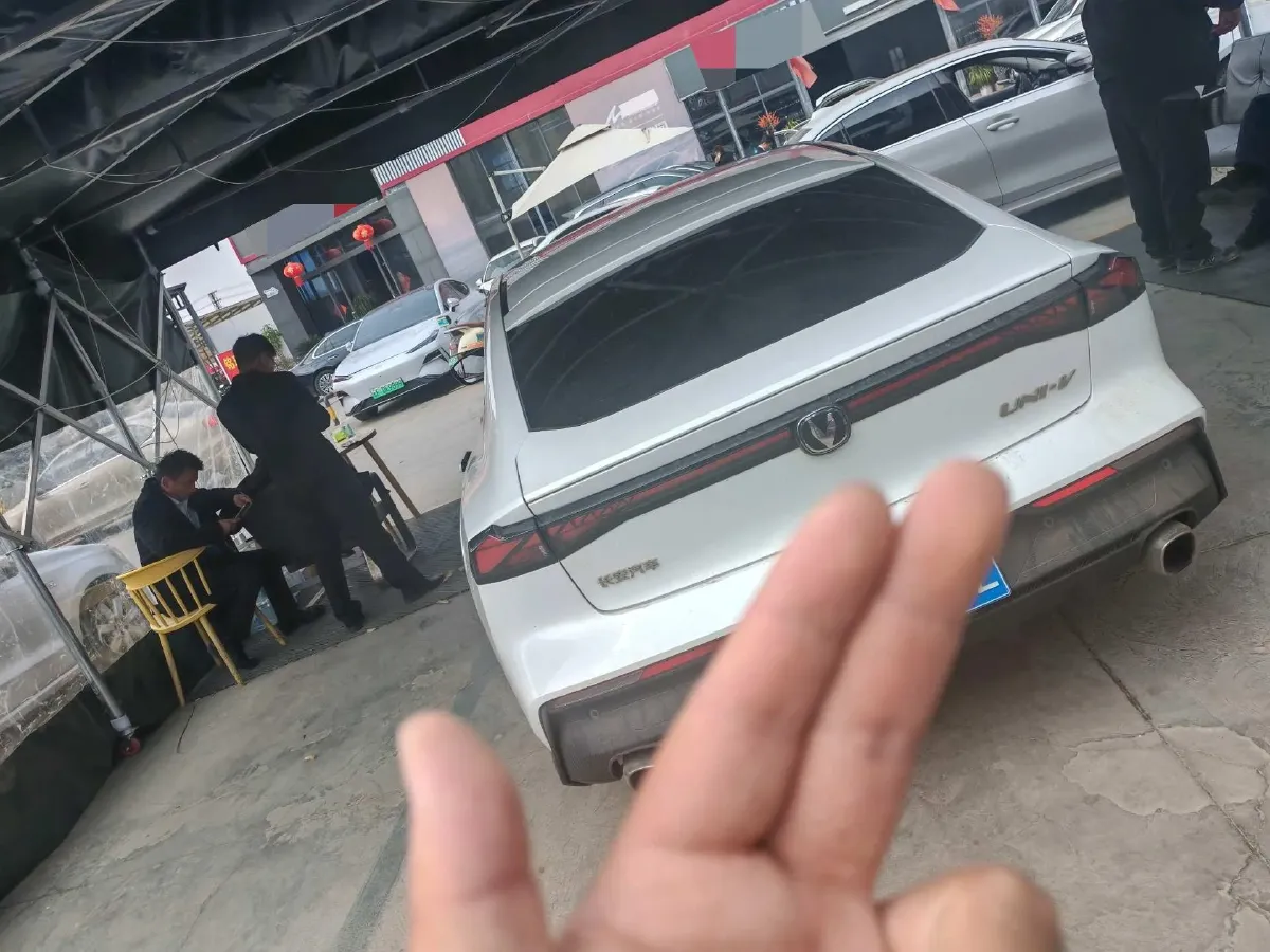 2022 ChangAn UNI-V 1.5T 188HP L4 7DCT,autocango,china used car exporter,china ev exporter,chinese used car exporter,chinese used ev exporter