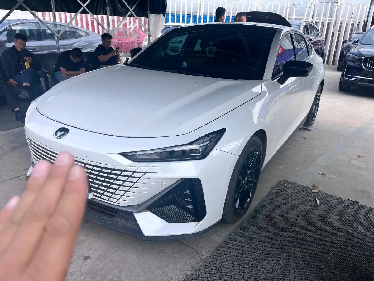2022 ChangAn UNI-V 1.5T 188HP L4 7DCT,autocango,china used car exporter,china ev exporter,chinese used car exporter,chinese used ev exporter