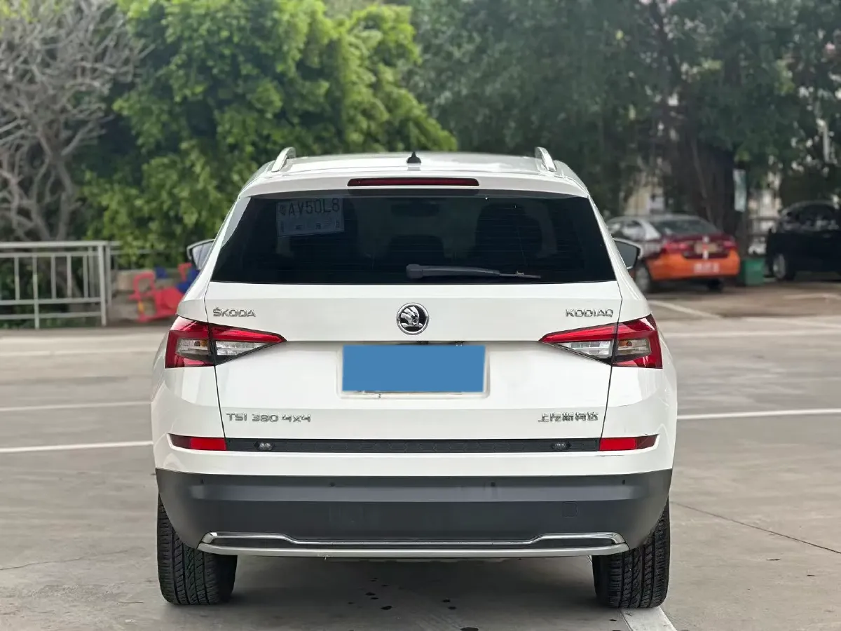 2017 Skoda Kodiak 2.0T 220HP L4 7DCT,autocango,china used car exporter,china ev exporter,chinese used car exporter,chinese used ev exporter