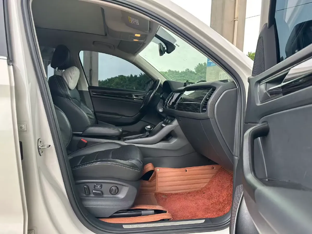 2017 Skoda Kodiak 2.0T 220HP L4 7DCT,autocango,china used car exporter,china ev exporter,chinese used car exporter,chinese used ev exporter