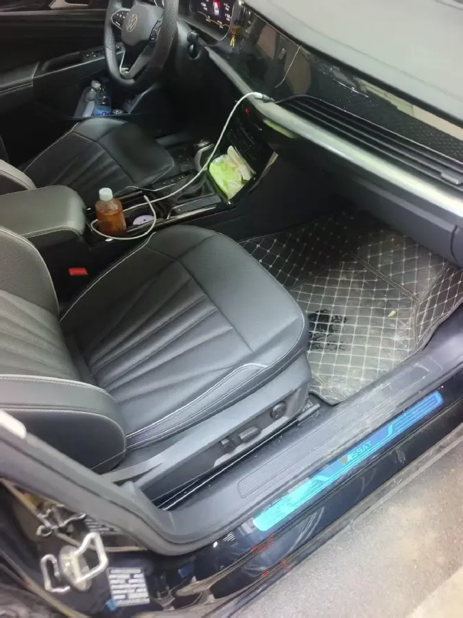 2024 Volkswagen Passat 2.0T 220HP L4 7DCT,autocango,china used car exporter,china ev exporter,chinese used car exporter,chinese used ev exporter