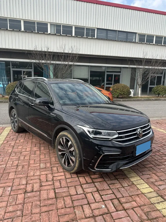 2024 Volkswagen Tiguan L 2.0T 186HP L4 7DCT,autocango,china used car exporter,china ev exporter,chinese used car exporter,chinese used ev exporter